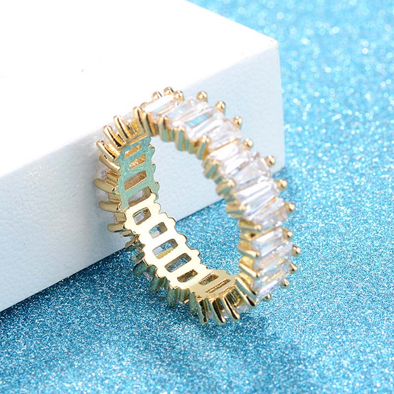 Anillo de riqueza de cobre con patrón simple