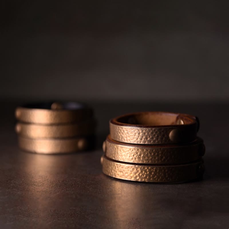 Brazalete de pulsera de cuero de cobre y latón con textura hecha a mano Vintage con Buddha Stones