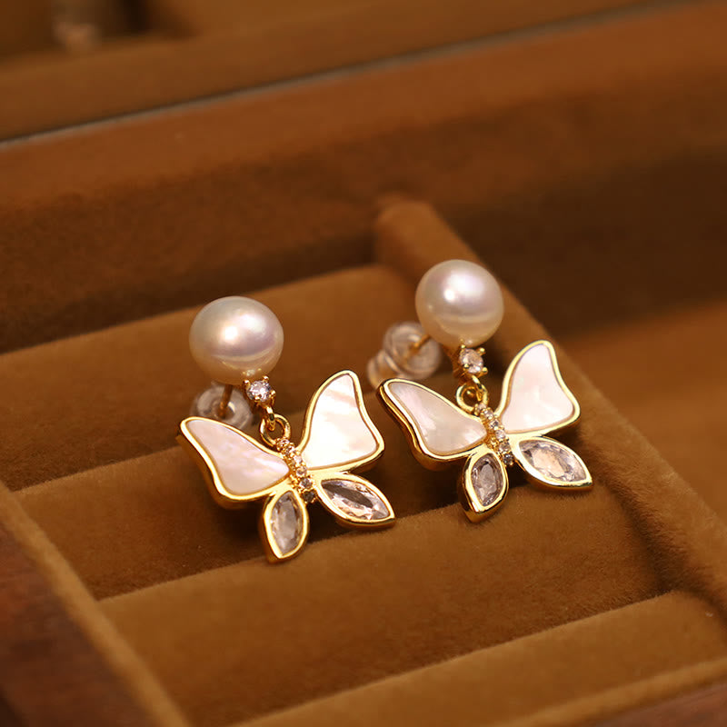 Pendientes de tuerca de sinceridad de mariposa con perlas de concha natural de cobre chapado en oro de 18 quilates con Buddha Stones