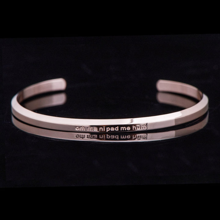Pulsera de protección de bendición de acero titanio con grabado de seis palabras verdaderas de Buddha Stones