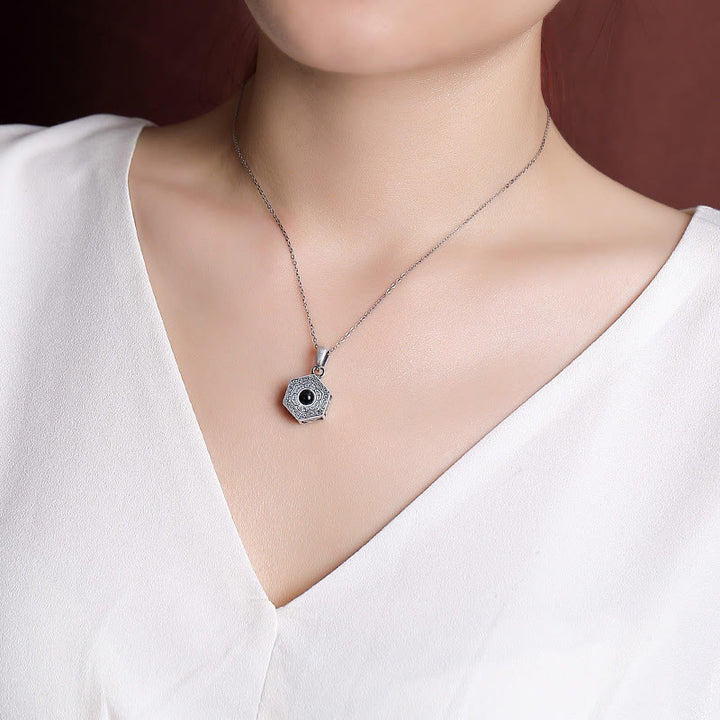 Collar con colgante de plata de ley 990 con Buddha Stones tibetanas Om Mani Padme Hum Lotus Love Projection