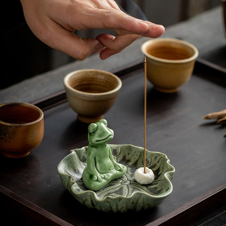 Quemador de incienso de cerámica curativo con patrón de rana para meditación de hojas de Buddha Stones, decoración