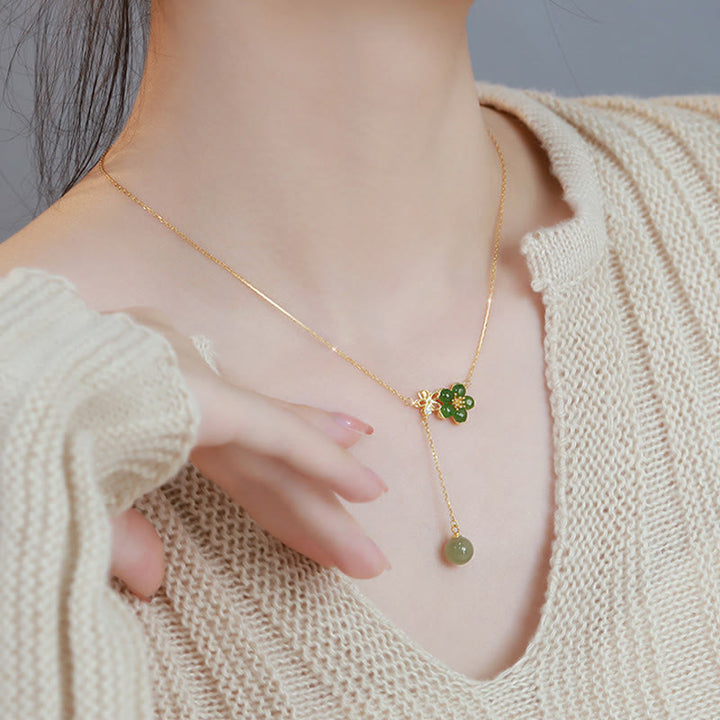 Colgante de collar de la suerte con diseño de flor de ciruelo de jade cian hetiano de plata de ley 925 con Buddha Stones