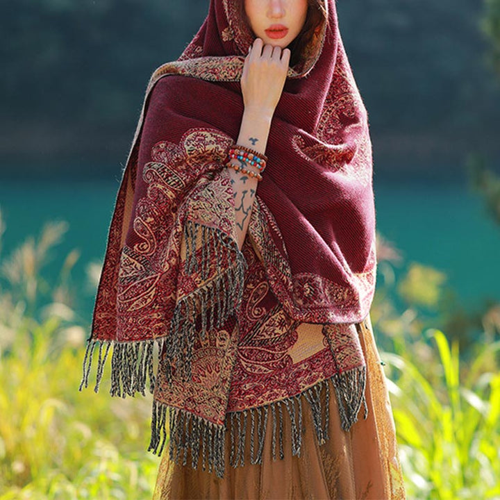 Bufanda de viaje acogedora con diseño de hojas de vid tibetanas de Buddha Stones - image 1