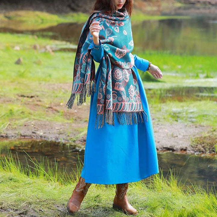 Bufanda de viaje acogedora con diseño de hojas florales y flores tibetanas de Buddha Stones - image 3