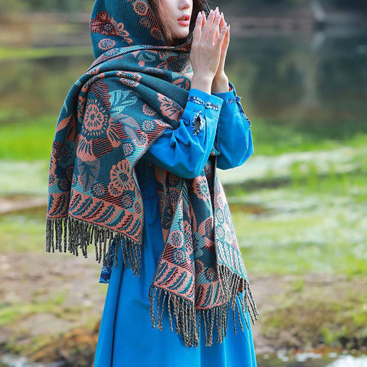 Bufanda de viaje acogedora con diseño de hojas florales y flores tibetanas de Buddha Stones - image 6