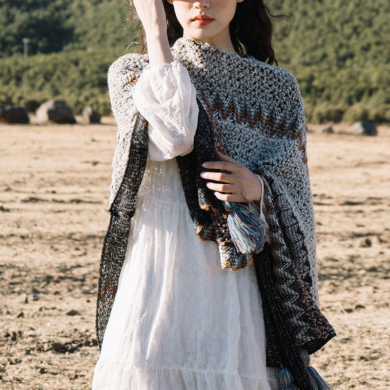 Mantón tibetano de piedras de Buddha Stones, bufanda de viaje acogedora para invierno con borlas de punto a rayas grises y marrones - image 1