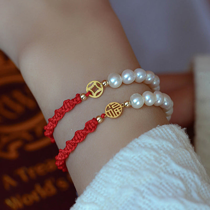 Pulsera de hilo rojo trenzada con protección de la suerte y perlas chapadas en oro de 14 quilates