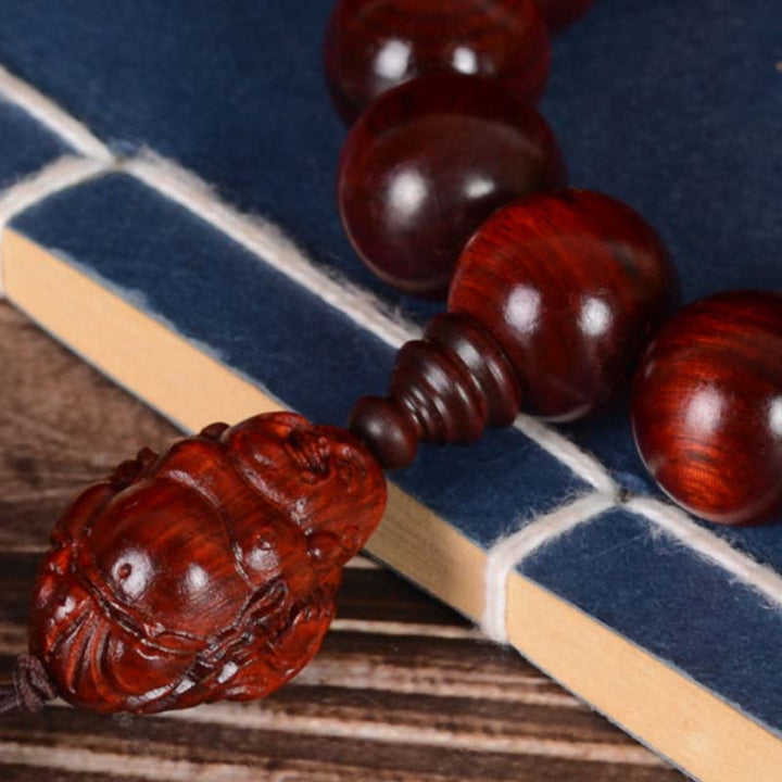 Pulsera de protección del dios de la riqueza de Buda sonriente de sándalo rojo de hoja pequeña con piedras de Buddha Stones