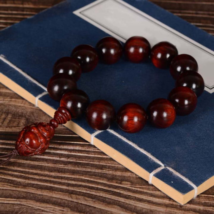Pulsera de protección del dios de la riqueza de Buda sonriente de sándalo rojo de hoja pequeña con piedras de Buddha Stones