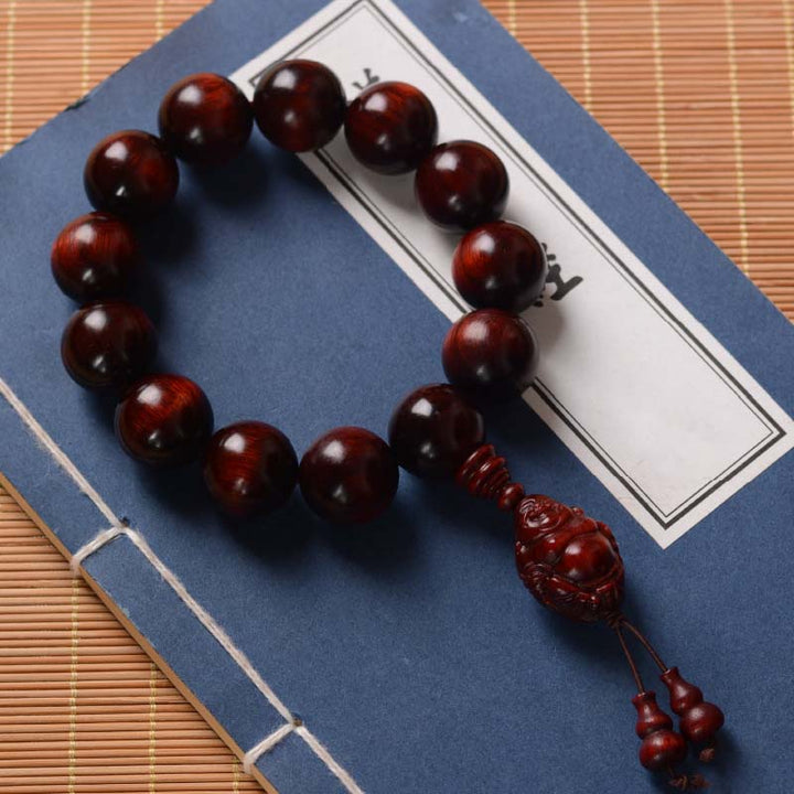 Pulsera de protección del dios de la riqueza de Buda sonriente de sándalo rojo de hoja pequeña con piedras de Buddha Stones