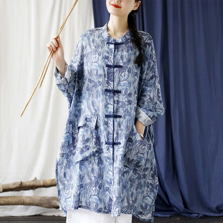 Buddha Stones Flores azules Mariposa Botón de rana Camisa de chaqueta de lino de ramio de manga larga con bolsillos