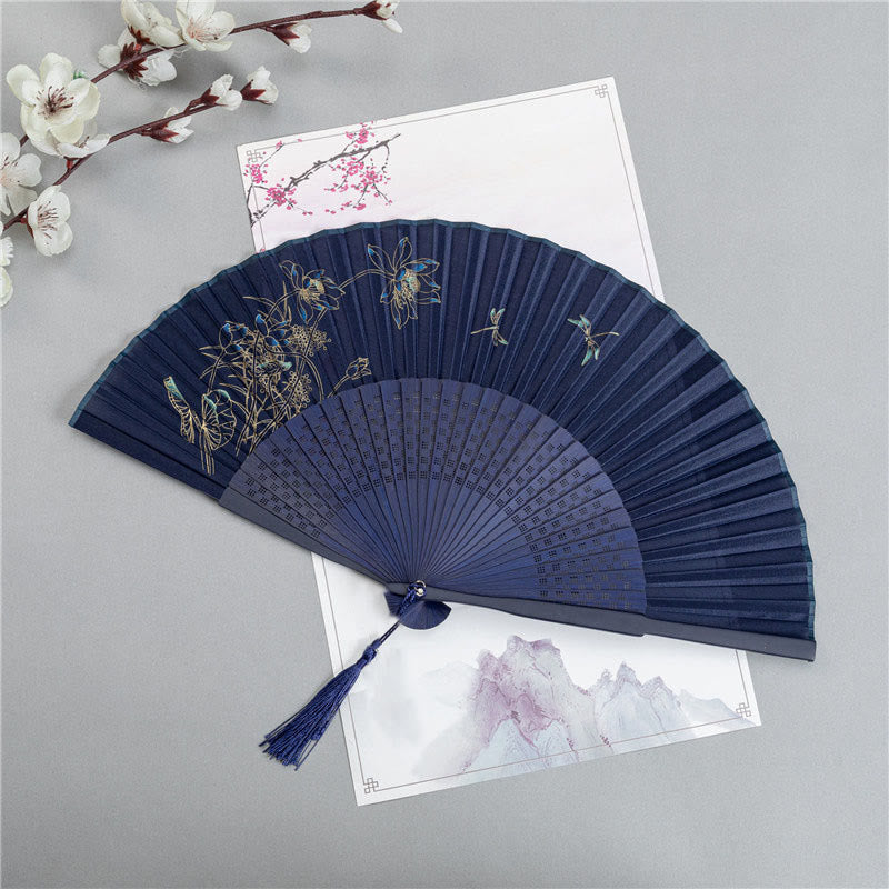 Abanico plegable de bambú de seda de mano con Buddha Stones, grulla, libélula, loto, peonía, flor de ciruelo, mariposa, 22,5 cm