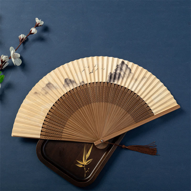 Abanico plegable de bambú de seda de mano con Buddha Stones , libélula de loto, gansos salvajes, flor de ciruelo, 22,5 cm - Gansos salvajes 22,5 cm - Borla estándar (color de borla aleatorio) - image 7