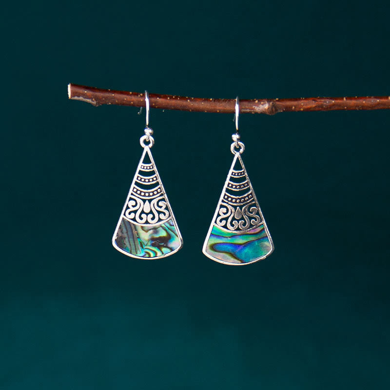 Pendientes colgantes de bendición con diseño hueco de piedra Tridacna de cobre con Buddha Stones - Pendientes de piedra Tridacna con diseño hueco (postes de cobre) - image 0