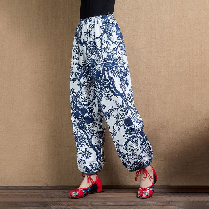Pantalones harén con bolsillos y estampado de flores de árbol en azul de Buddha Stones - image 1