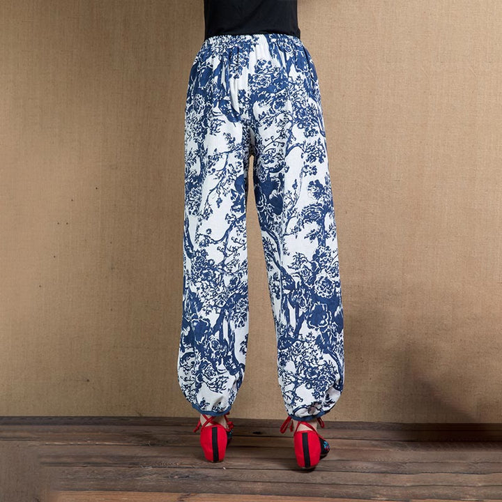 Pantalones harén con bolsillos y estampado de flores de árbol en azul de Buddha Stones - image 2