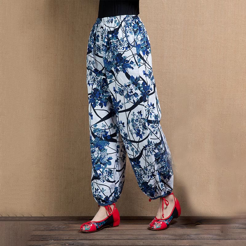 Pantalones harén con bolsillos y estampado de flores de árbol en azul de Buddha Stones - image 7