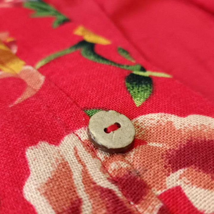 Chaqueta con cordones de lino y algodón con estampado de peonías y flores rojas del noreste de estilo étnico con Buddha Stones