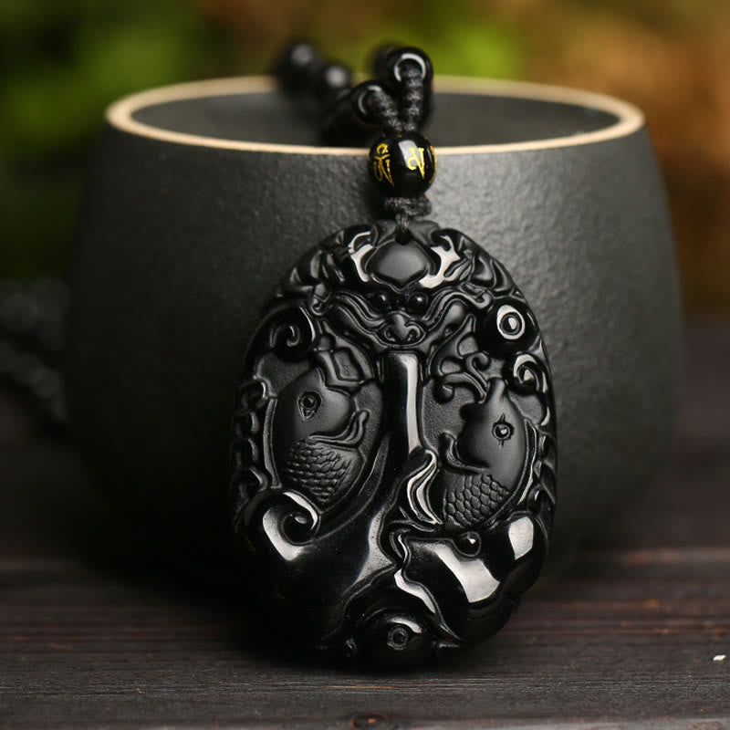Collar con colgante de fuerza de cumplimiento de cuerda con cuentas de pez Koi de obsidiana negra con Buddha Stones
