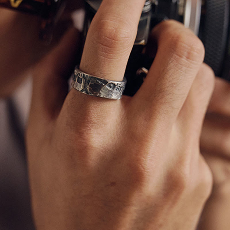 Anillo de bendición hecho a mano con diseño de esqueleto de plata de ley 999 con Buddha Stones