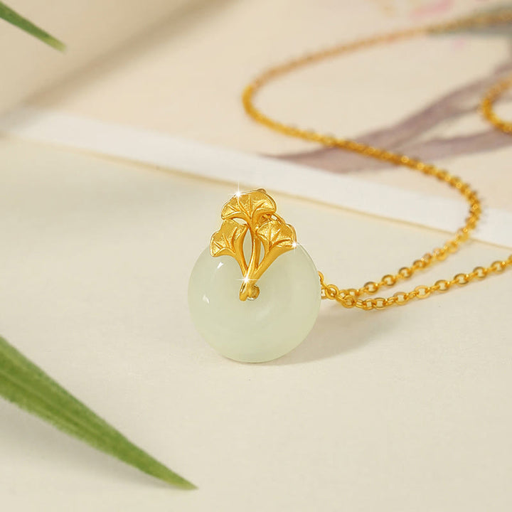 Collar con colgante de hojas de ginkgo de jade hetiano de plata de ley 925 con Buddha Stones