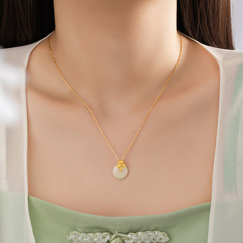 Collar con colgante de hojas de ginkgo de jade hetiano de plata de ley 925 con Buddha Stones