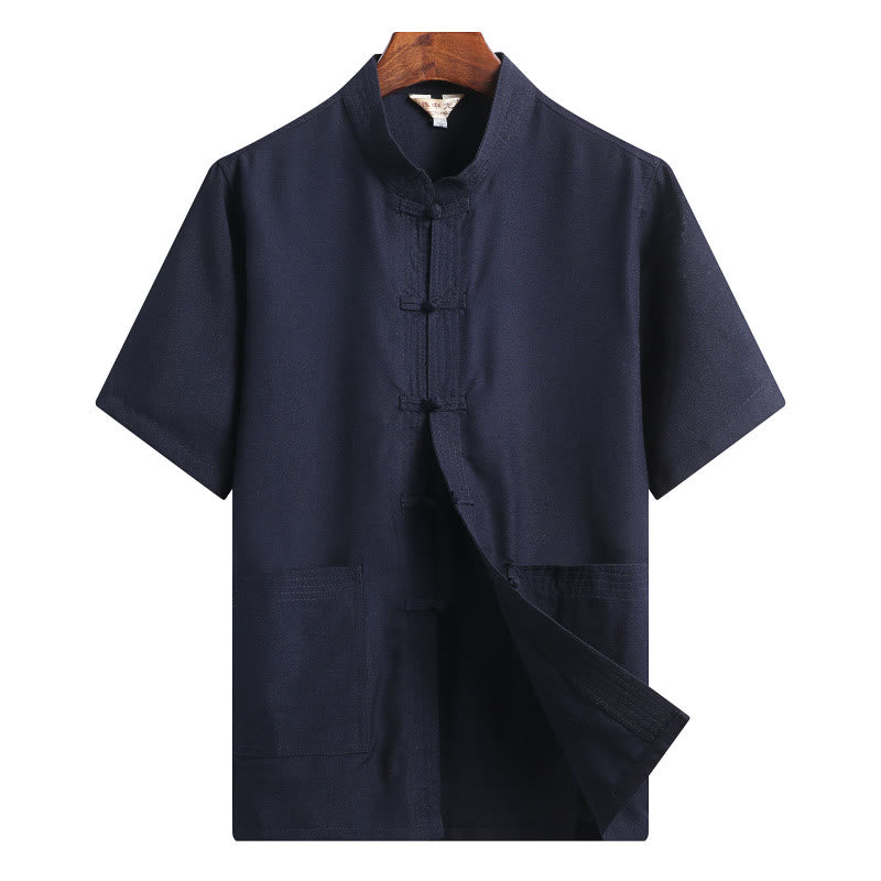 Buddha Stones botón de rana Fu personaje dragón hoja de bambú traje chino camisa de manga corta de lino con bolsillos - Azul acero - Color sólido - US/UK/AU46，EU56 (4XL)  - image 17