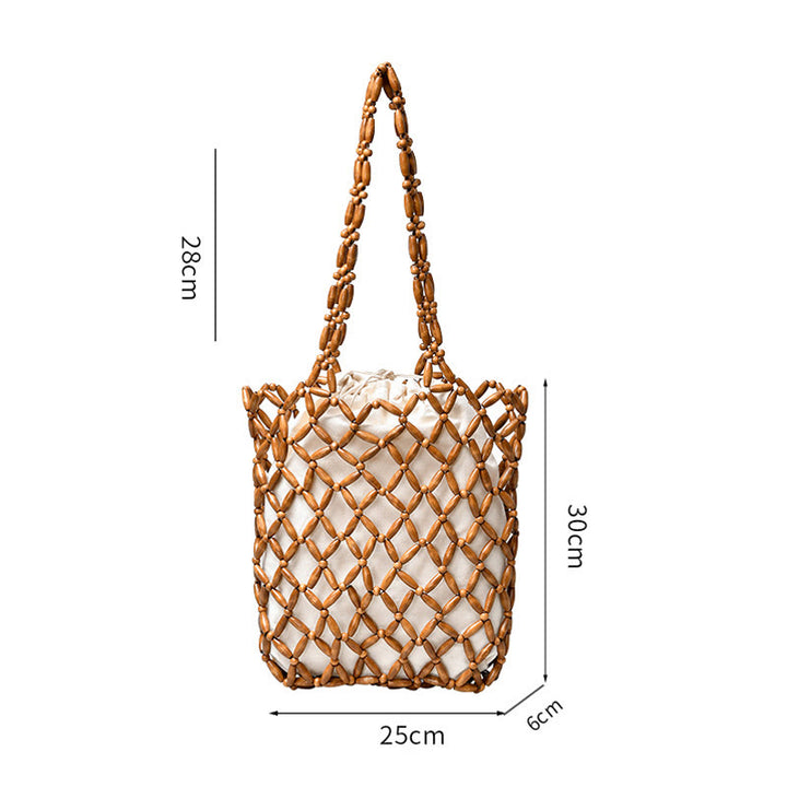 Una bolsa de hombro con cuentas de madera tejidas a mano con piedras de Buda.
