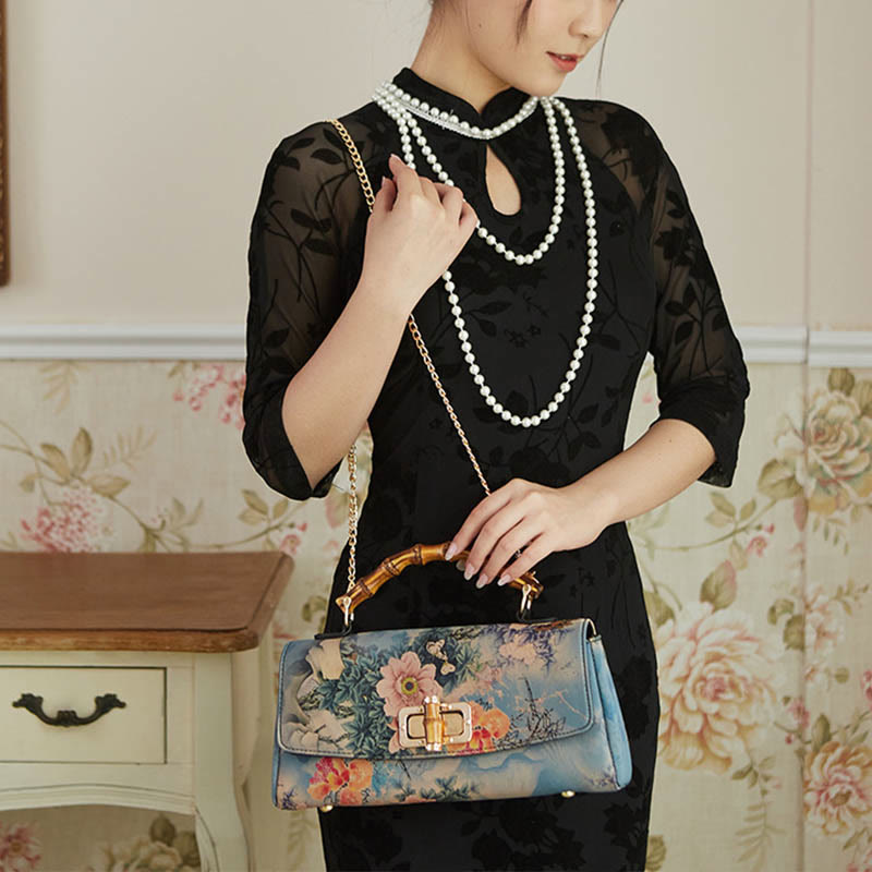 Bolso de mano cruzado con cadena de metal y asa de bambú con patrón de flores y piedras de Buda