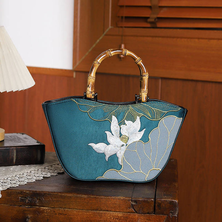 Bolso de Mano con Mango de Bambú y Bordado de Piedras de Buda y Loto