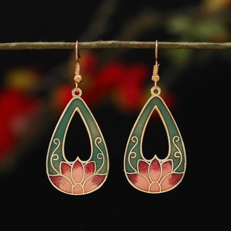 Buddha Stones Pendientes Colgantes de Flor de Loto Mariposa de Aleación de Cobre de Iluminación - Loto verde claro 4,1 x 2,5 cm - image 0