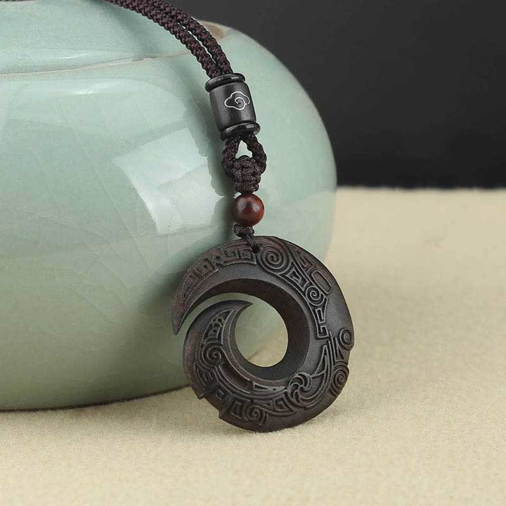 Buddha Stones Madera de Ébano Madera de Sándalo La Suerte de Uno Mejora Diseño Patrón Collar de Paz Colgante