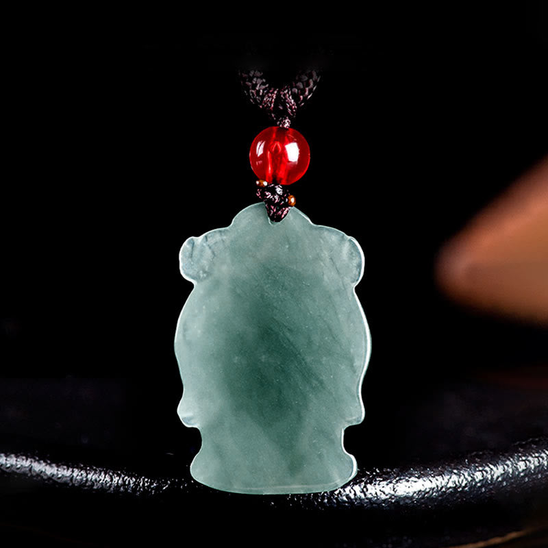 Colgante de abundancia en collar con jade verde natural y dios chino de la riqueza Caishen de Buddha Stones