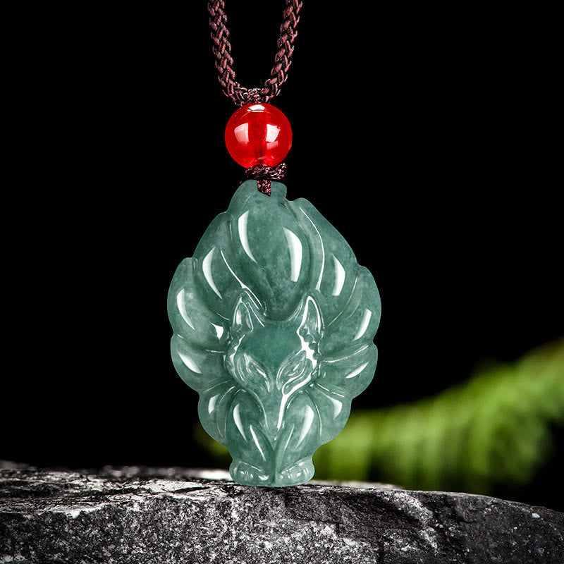 Colgante de la suerte con zorro de nueve colas en jade verde natural de Buddha Stones - Jade (jade natural, el color puede variar) - image 0