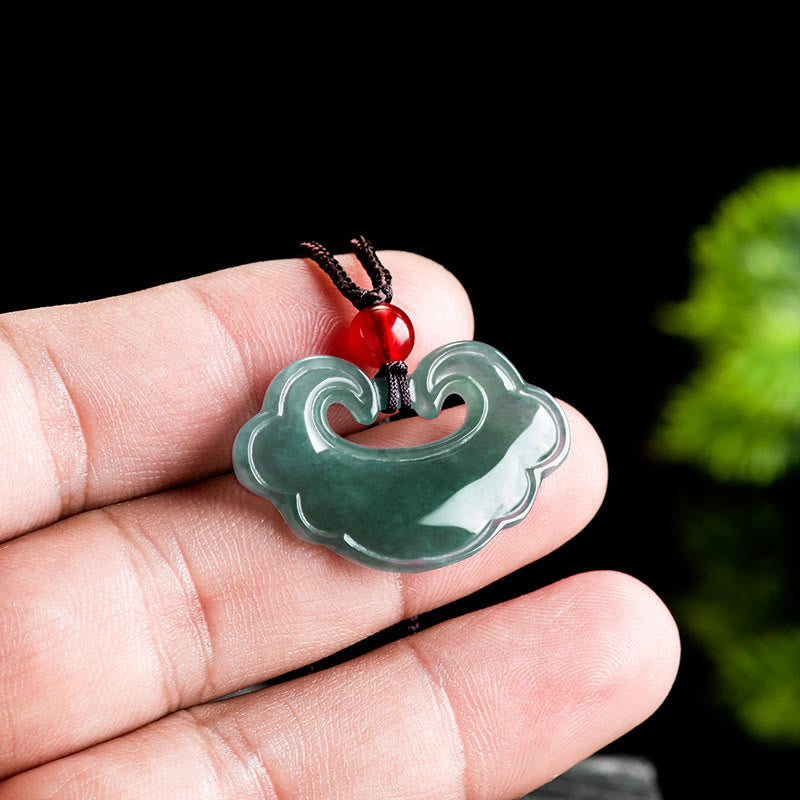 Buddha Stones Collarín chino de jade verde natural con amuleto de suerte