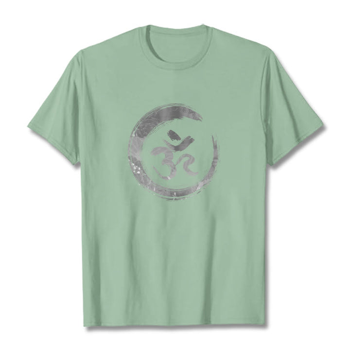 Camiseta con Mantra OM Sánscrito de Buddha Stones - Verde pálido - 2XL - image 13