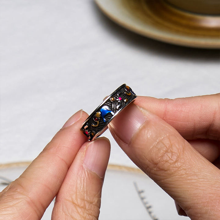 Anillo ajustable de fuerza con elefante tallado y colorido de Buddha Stones