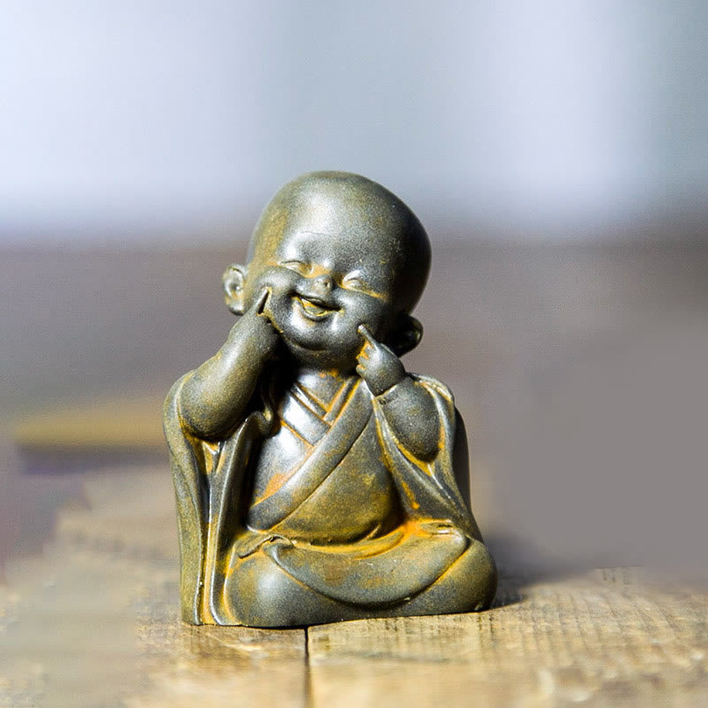 Buddha Stones Pequeña Estatua de Monje Meditando de Resina Fundida con Óxido de Polvo de Hierro para Decoración de Escritorio