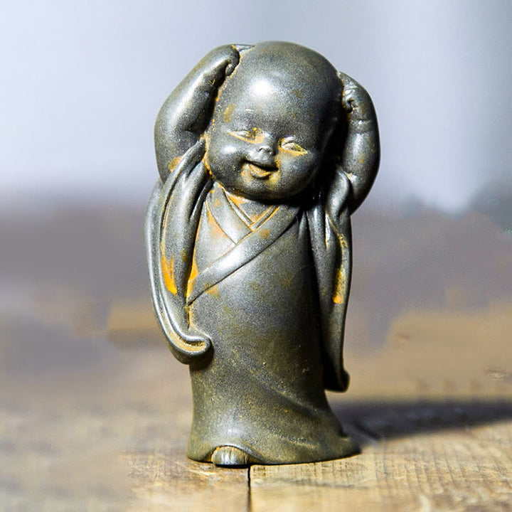 Buddha Stones Pequeña Estatua de Monje Meditando de Resina Fundida con Óxido de Polvo de Hierro para Decoración de Escritorio - Monje rascándose la cabeza 8*4,3 cm - image 17