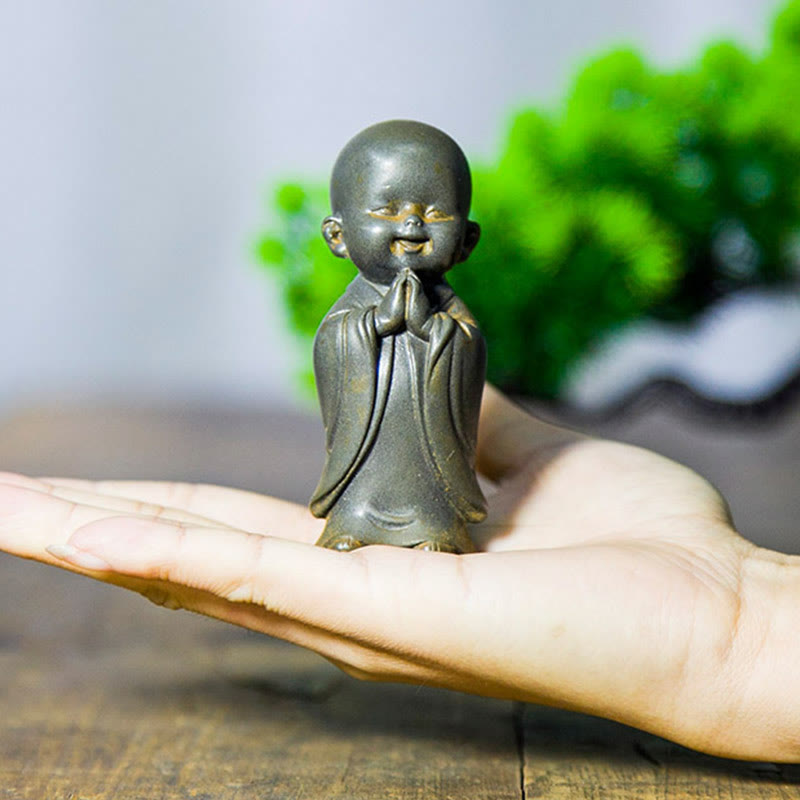 Buddha Stones Pequeña Estatua de Monje Meditando de Resina Fundida con Óxido de Polvo de Hierro para Decoración de Escritorio