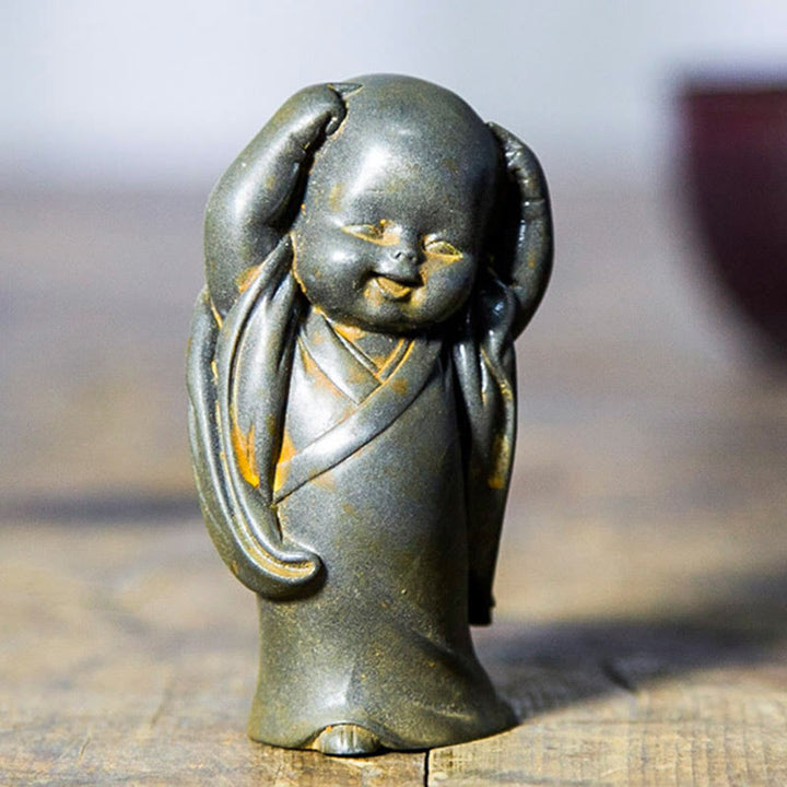 Buddha Stones Pequeña Estatua de Monje Meditando de Resina Fundida con Óxido de Polvo de Hierro para Decoración de Escritorio