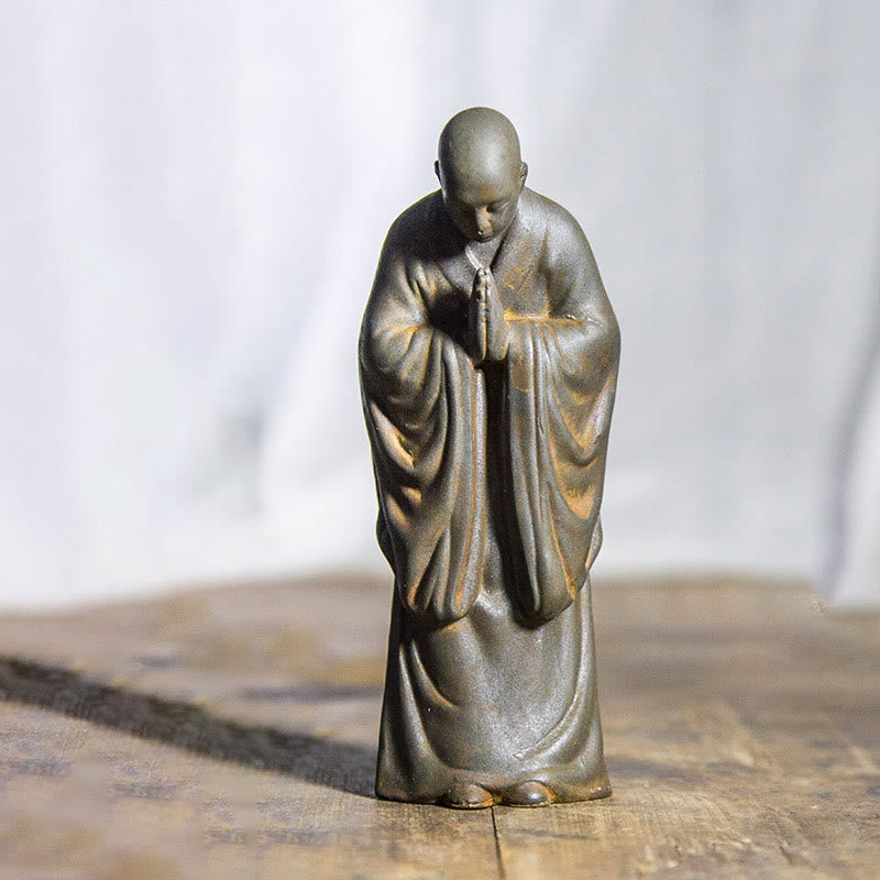 Buddha Stones Estatua de Monje Meditando y Rezando de Resina con Óxido de Polvo de Hierro para Decoración del Hogar