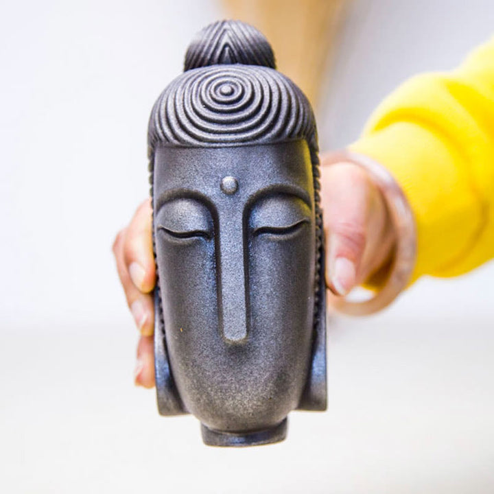 Buddha Stones Estatua de Buda Meditando con Ojos Cerrados de Resina Fundida con Óxido de Polvo de Hierro para Decoración del Hogar