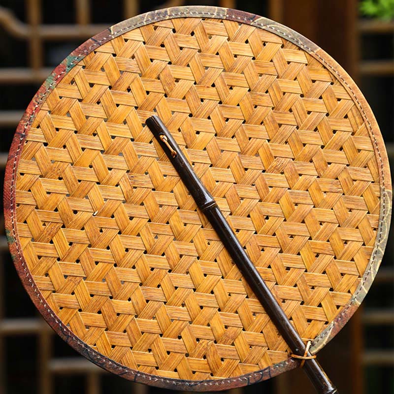 Abanico de Verano Estilo Retro Chino Hecho a Mano Tejido de Bambú Redondo en Forma de Plátano con Mango Largo de Buddha Stones