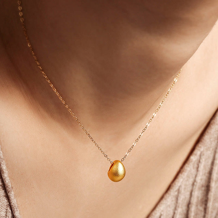 Collar con colgante de bendición con forma de gota de agua y huevo de oro 999 con Buddha Stones