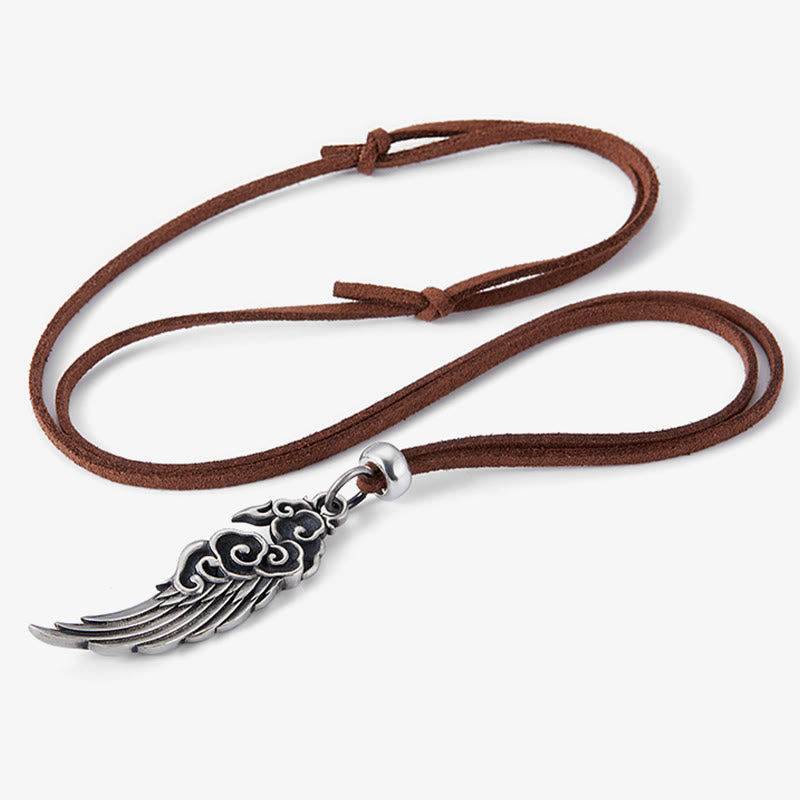 Collar con colgante de cuerda de piel de ciervo y algodón con alas de nubes auspiciosas y Buddha Stones en plata de ley 925