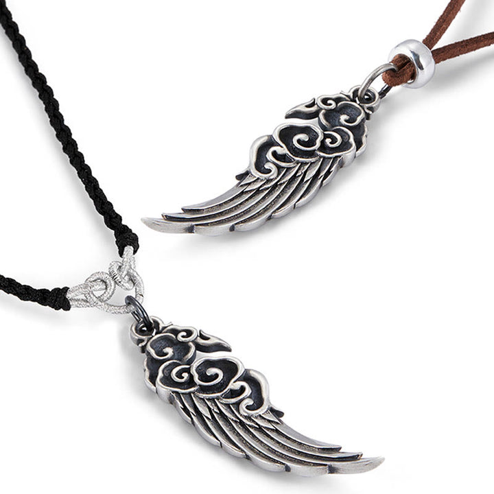 Collar con colgante de cuerda de piel de ciervo y algodón con alas de nubes auspiciosas y Buddha Stones en plata de ley 925