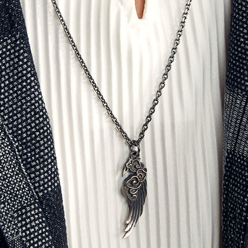 Collar con colgante de cuerda de piel de ciervo y algodón con alas de nubes auspiciosas y Buddha Stones en plata de ley 925