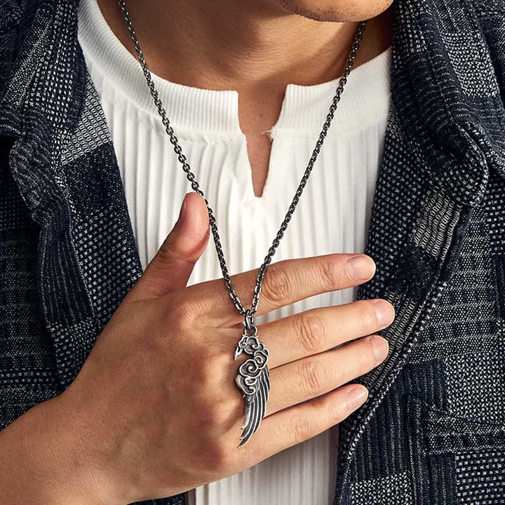 Collar con colgante de cuerda de piel de ciervo y algodón con alas de nubes auspiciosas y Buddha Stones en plata de ley 925